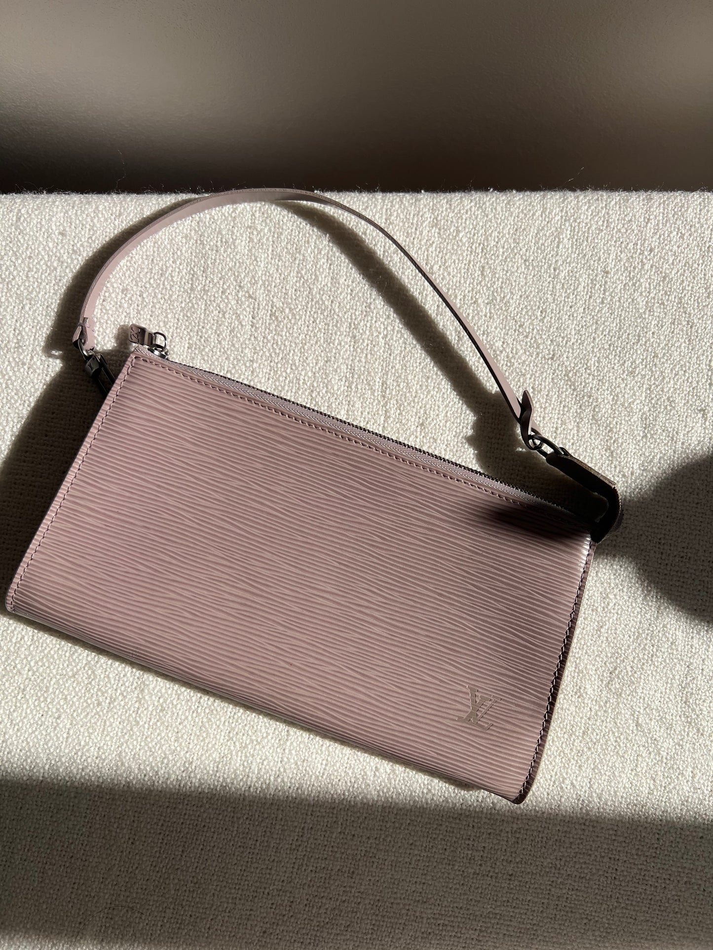 LOUIS VUITTON Epi Pochette Accessoires Shoulder Bag