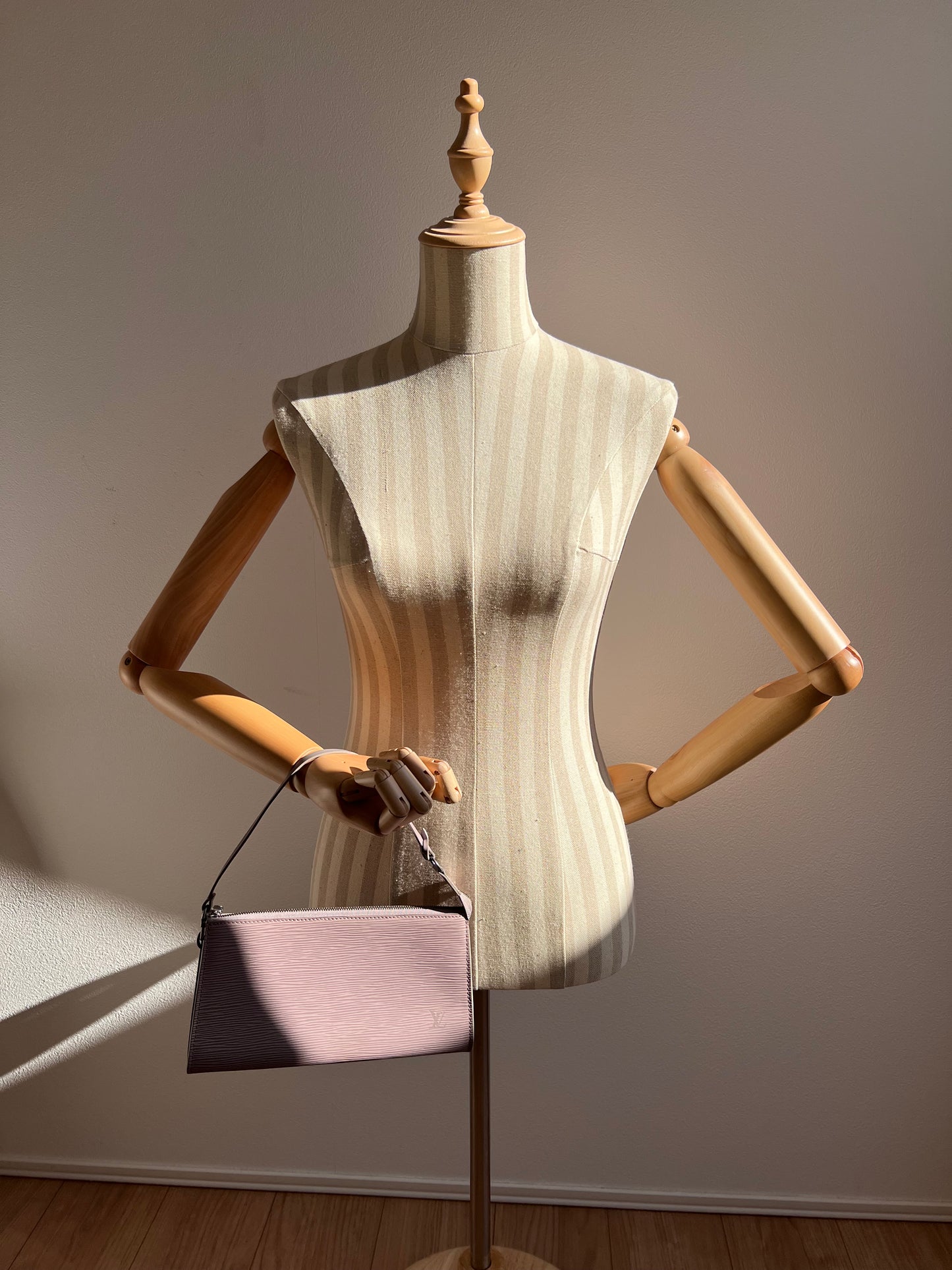 LOUIS VUITTON Epi Pochette Accessoires Shoulder Bag